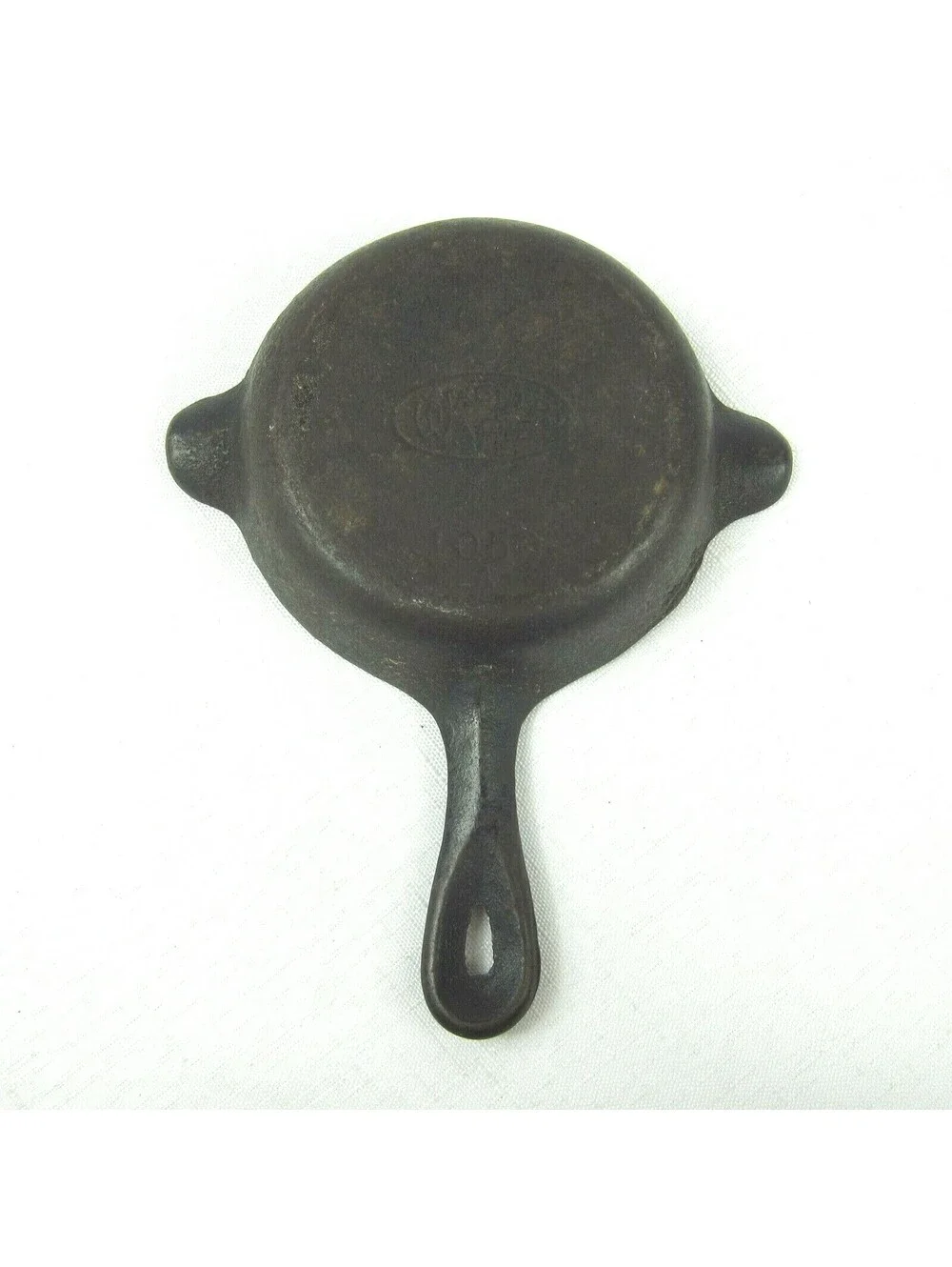 Vintage Wagner Ware Cast Iron Frying Pan 1050 A Miniature Ashtray Skillet USA